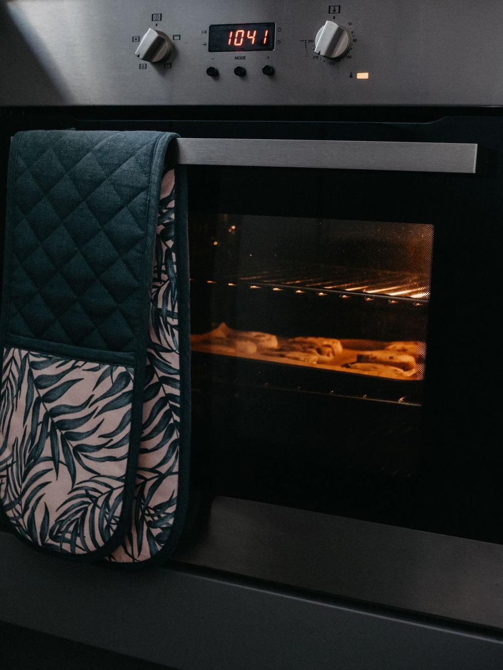 Oven glove on an oven door